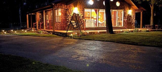 3-bed historical lake home on trophy fishing Thornapple Lake Nashville MI in Nashville