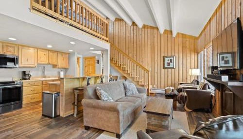 3BDR Condo with Loft Heart of Breck Walk to Town in Breckenridge