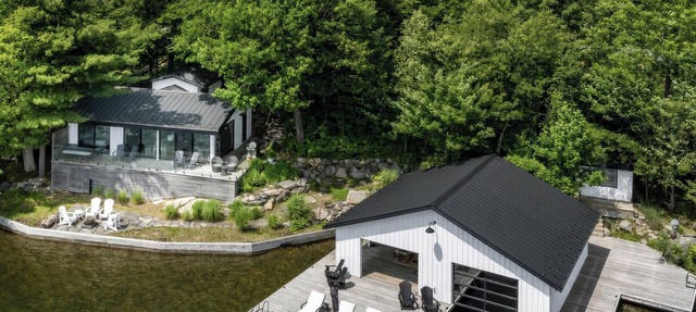 4 bed 2 bath cottage on the south-end of Lake Joseph in Port Carling