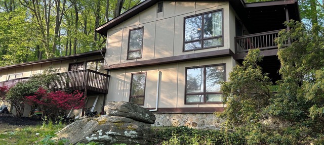 4 bed 2 bath,remodeled, private home in historic Chester Springs, Pet friendly. in Chester Springs