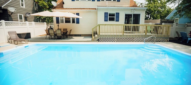 4-bedroom in-ground pool 10 minutes to Downtown Grand Rapids and GRR Airport in Grand Rapids