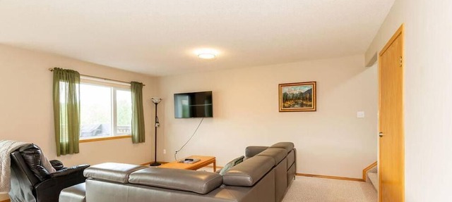 5 minutes from Waterton - sleeps 26 - WCV Unit A&C in Waterton Park