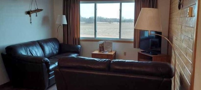 #6 Classic 2 Bedroom 1 Queen 3 XL Twin, 1 bathroom Top Floor in Devils Lake