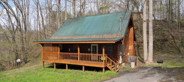 A Dream Come True - 2BR/New Hot Tub/New Firepit/Grill/Great for Gatherings in Gatlinburg