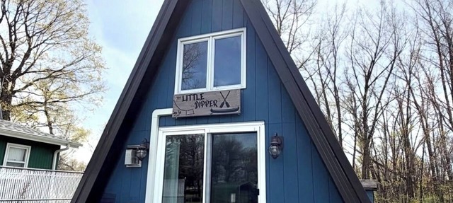A-frame, Fireplace,Private Lake Lot, Dock, Kayaks. in Alexandria