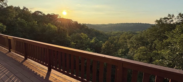A peaceful, forest retreat with stunning views near historic Harpers Ferry. in Harpers Ferry