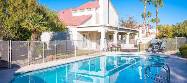 Absolute Perfection! Stunning Pool! Luxurious Spa! Putting Green! Pool Table! in Henderson