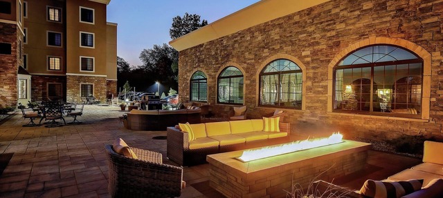 Accessible King Studio w/Pool & Breakfast in Holland