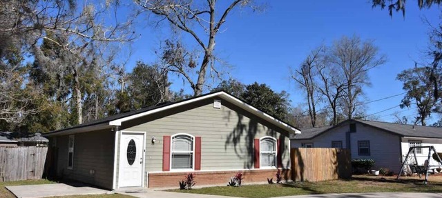 Adorable coastal home right downtown! in Saint Marys