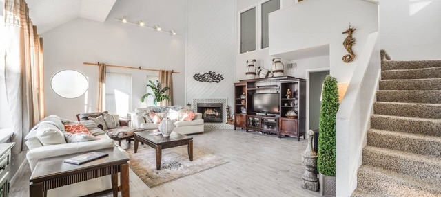 Almost Beachfront- Beautiful Pirates Beach home- Sleeps 14-Steps to beach! in Galveston