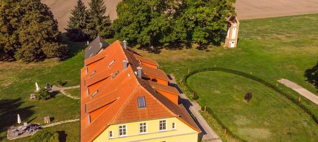 Apartment 'Gut Rattelvitz - Parterre Mitte' with Sea View, Private Terrace and Wi-Fi in Gingst-Rattelvitz