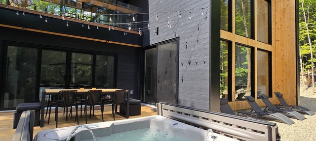 Armoni Ski & Spa - Scandinavian Luxury Chalet in Cantley