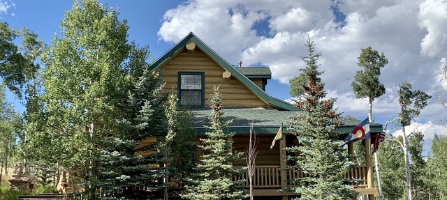 Aspen Sunset Log Cabin - surrounded by aspen trees & gorgeous views in Jefferson