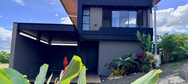 Atenas Luxury Modern Villa with Infinity Pool & Mountain Sunrise Views, AC in Atenas