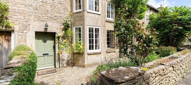 Attractive and stylish Cotswold cottage with wonderful rural views - Pear Tree Cottage, Cherington in Tetbury