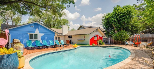 ATX Retreat N. Central Pool Spa Grill Sundeck Golf Pad 15 min to Downtown in Austin