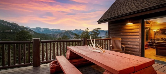 Awestruck Luxury Vacation Home at Windcliff in Estes Park