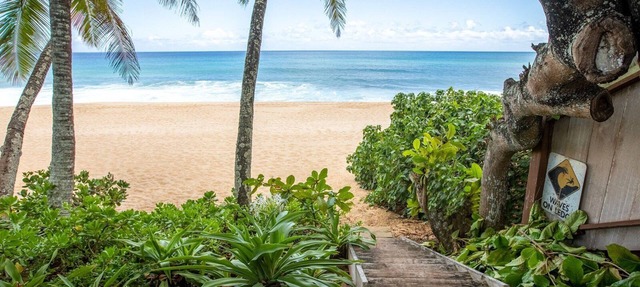 Banzai Surf Escape -w/AC, Epic beach by the house! in Haleiwa