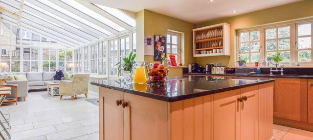 Barebones Farm - sleeps 14 guests in 7 bedrooms in Winchcombe