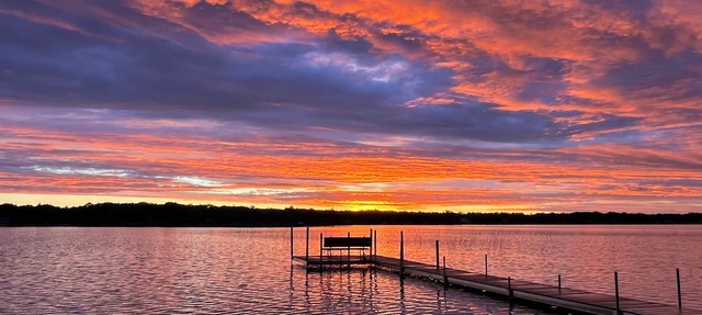 Baxter Beach House: Enjoy year-round activities/events in a cozy lakeside cabin. in Baxter