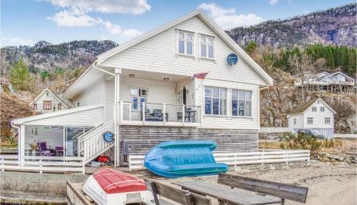 Beach Front Home In Vanvik With House Sea View in Vanvik