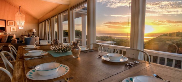 Beach Front Panoramic Vistas! Miles of Sandy Beach! Hot Tub! Dog Friendly! in Waldport