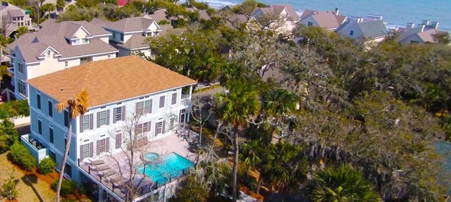 Beach Home-Elegant Contemporary Design.Spacious Deck Pool Spa Area.Elevator in Hilton Head Island