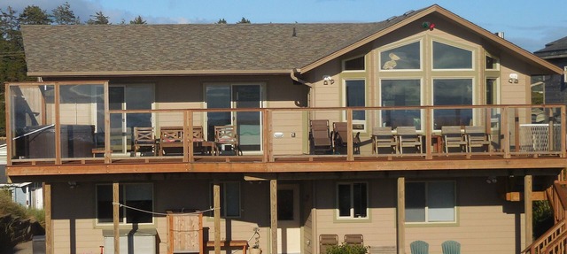 Beachfront Home Handicap Accessible With Elevator, Hot Tub, Sauna and 2 Masters in Waldport