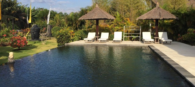 Beachfront Luxurious Villa with pool in Lovina in Seririt