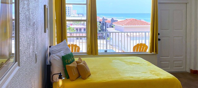 Beachfront Studio on Daytona Beach w/Oceanfront Pool & Free Parking in Daytona Beach