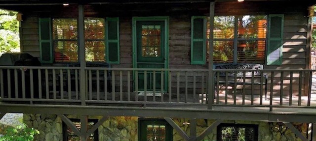 Bear Bottoms Cabin -Cozy Mountain Escape in Young Harris - Blue Ridge Mountains in Young Harris