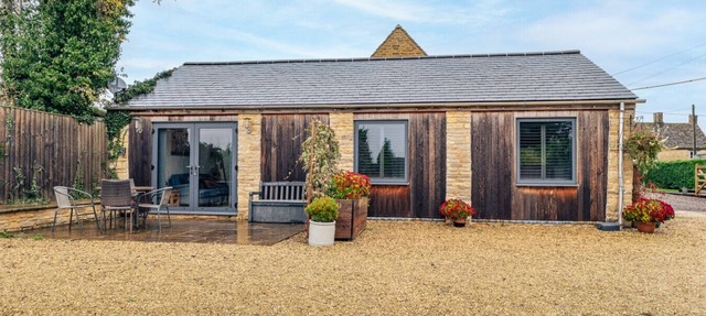 Beautiful 2 Bedroom Barn in Cerney Wick in Cerney Wick