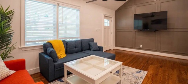 Beautiful Bungalow CLOSE to Downtown! in Atlanta
