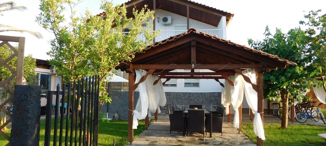 Beautiful holiday house 400 m to the beach! in Nea Kallikratia