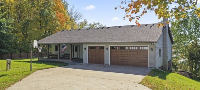 Beautiful walk out rambler on Fox Lake, great for year round use in Faribault