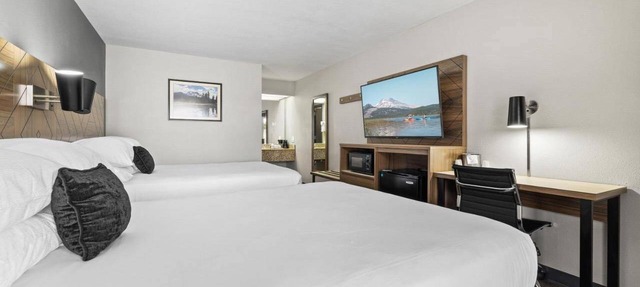 Better Choice For Your Vacation! Family-friendly Unit! Near Old Mill District! in Bend