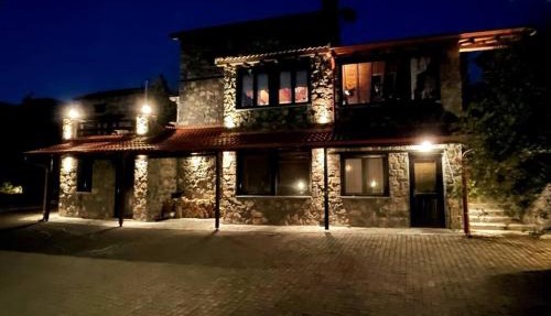 Blessings Chalet στον Παλαιό Άγιο Αθανάσιο με Τζάκι, Barbeque, μεγάλη αυλή και υπέροχη θέα in Palaios Agios Athanasios