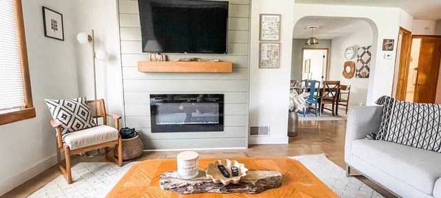 Bluebird Day - Pilot Butte Pad: Spacious 3BR home in Bend, ideal for family getaways. in Bend