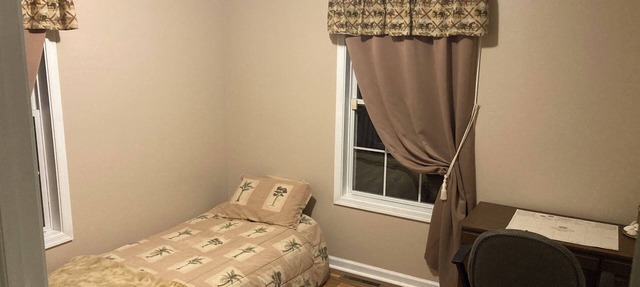 BR keyed different locks rent separate or together. Kitchen, lr, laundry shared in Dover