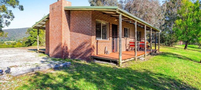 Braeside Cabin Two Alphitonia in Central Tilba