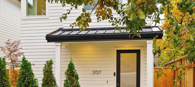 Brand-new, two-story cottage, steps from N. Mississippi Ave. shops and dining in Portland