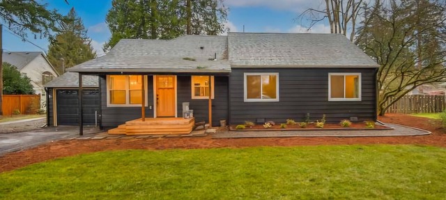 Bright & charming 3-bedroom in wonderful Portland with central AC & fenced yard in Portland