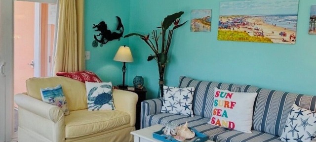 Bright end unit, Ocean Views, 1st floor, Pool, large beach, Direct access ! in Carolina Beach