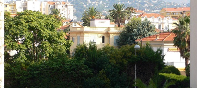 Bright, quiet and centrally located apartment with balcony and air conditioning in Nice