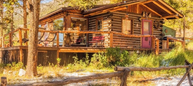 Buckeye's authentic, comfy, cozy, romantic cabin in Leadville, Colorado in Leadville