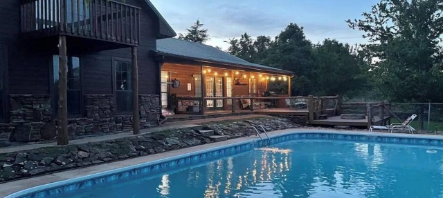 Buffalo River Cabin-privt Pool/Hot Tub/Game Room! in Compton