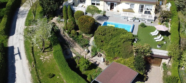 Bungalow in a quiet location with pool and large garden in Rastenberg
