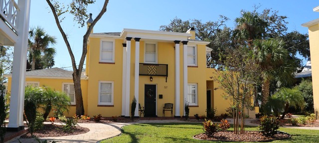 C4, Perfect location in downtown, near beaches, work from home, free parking! in St Augustine