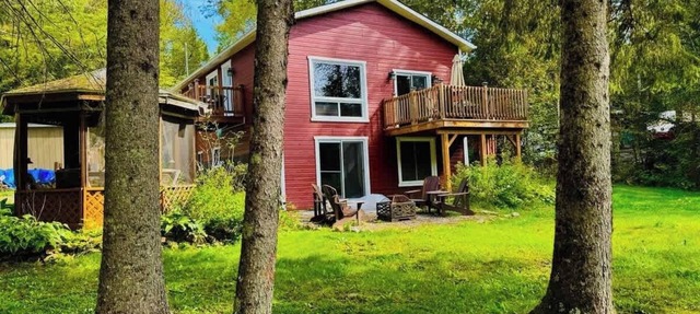 Chalet du Ruisseau-Direct Access to Lake Michel, Enjoy Nature Year-Round in Sainte-Thérèse-de-la-Gatineau