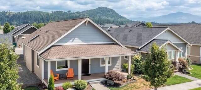 Camp Claw. AC, Garage Parking, Wash&Dry, Basecamp for Rainier, Crystal, Seattle in Enumclaw